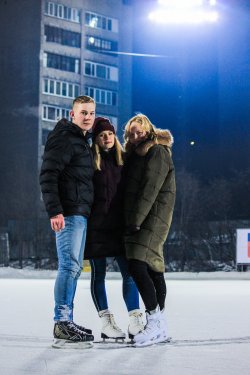 Катание на коньках в Мурманске